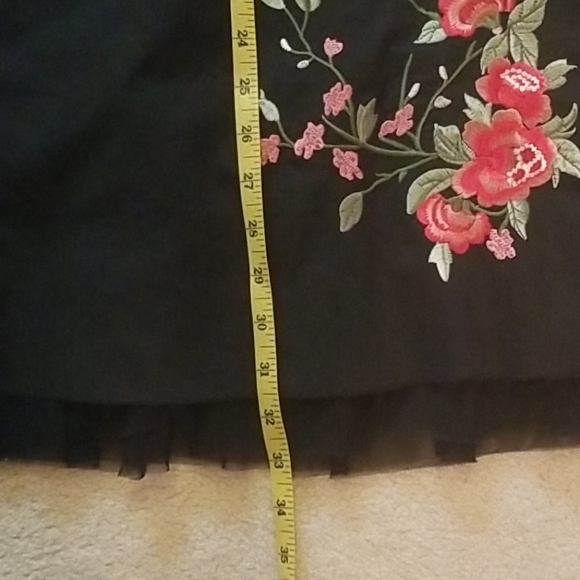 Rw&co Black A Line Dress with embroidered flowers - Picture 6 of 6